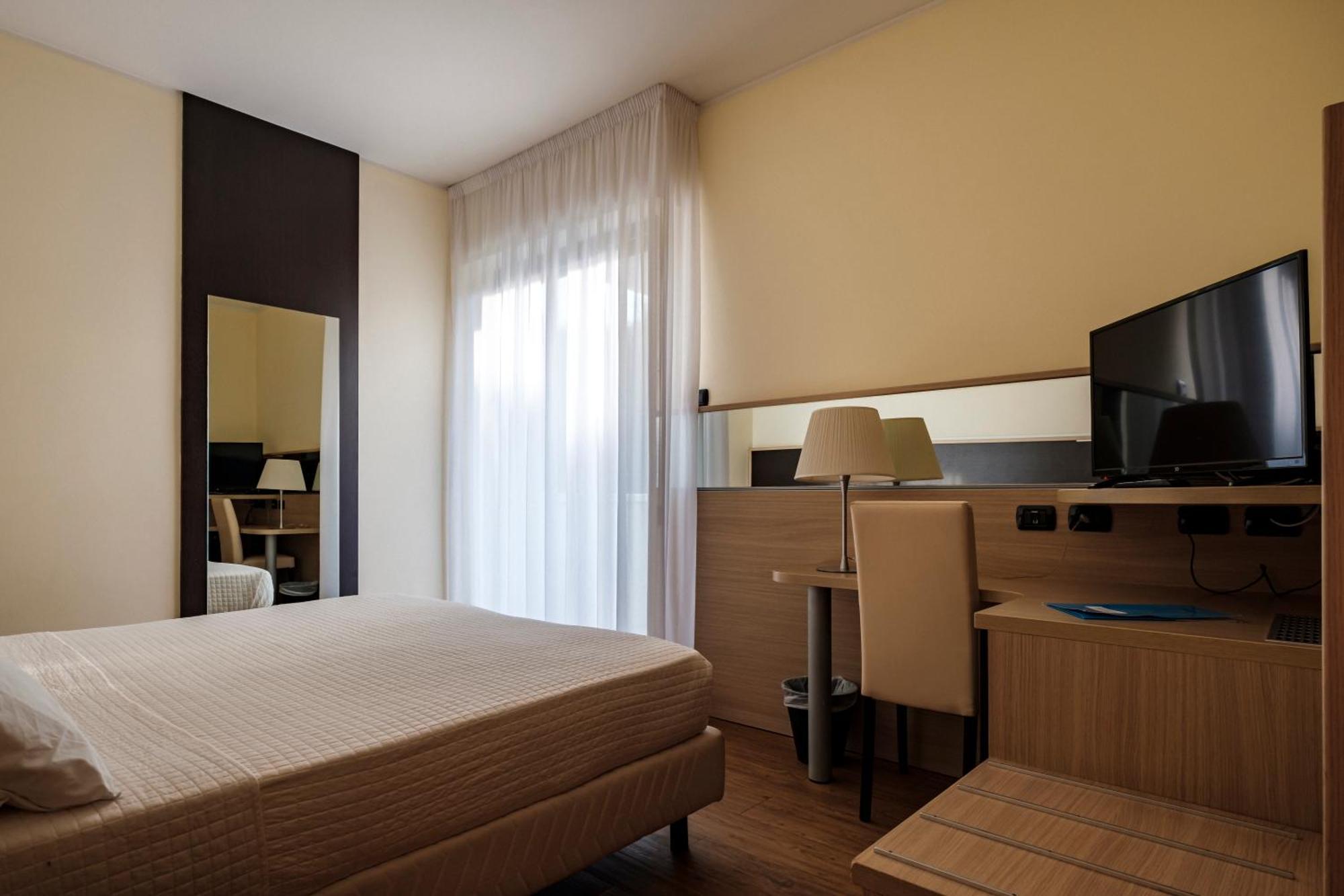 Augustus Hotel