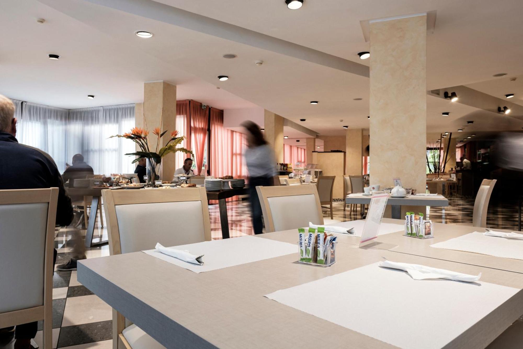 Augustus Hotel 4*