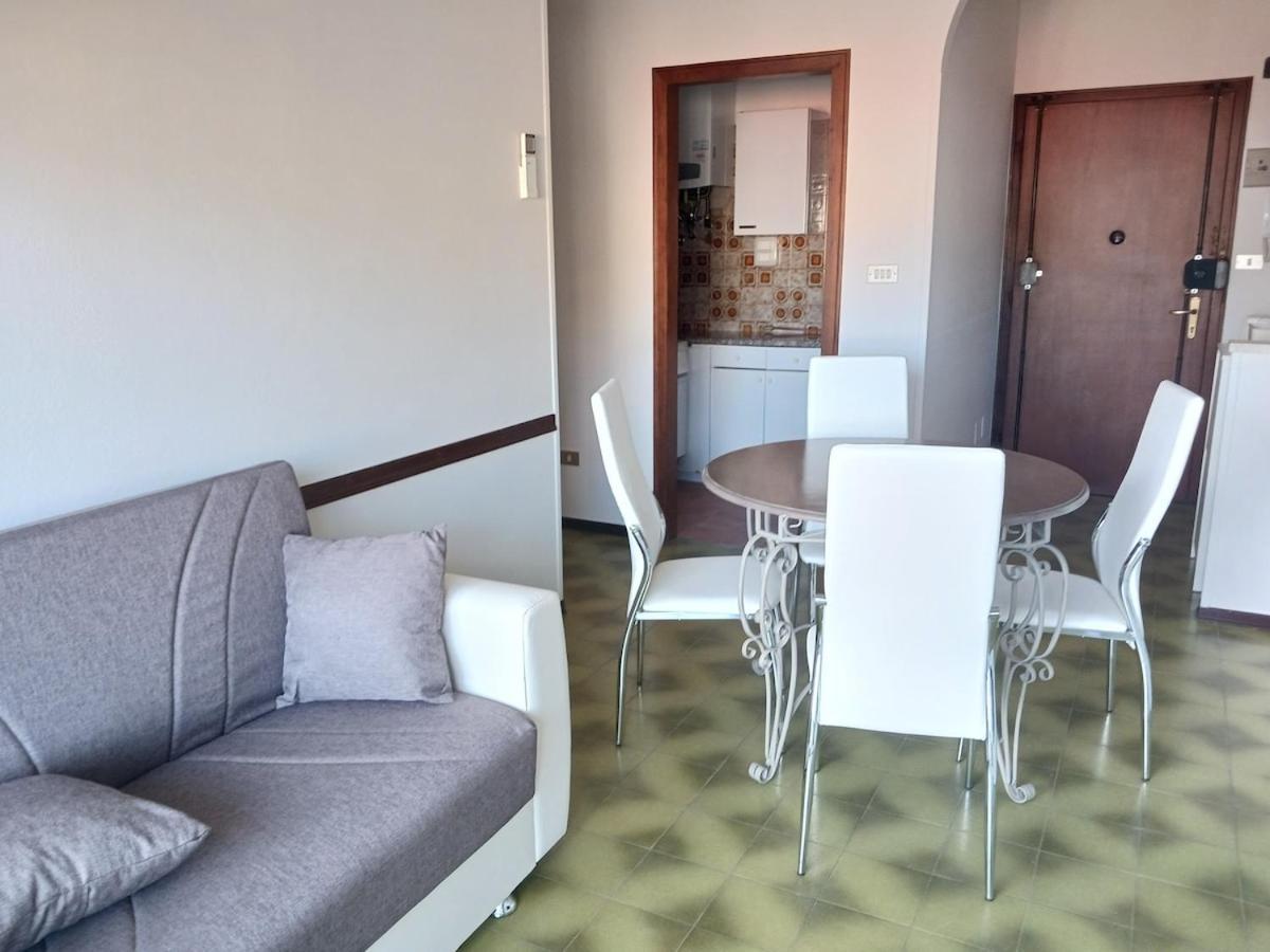 Alba Trilocale Vista Mare - 2 Da Letto Apartment Riccione
