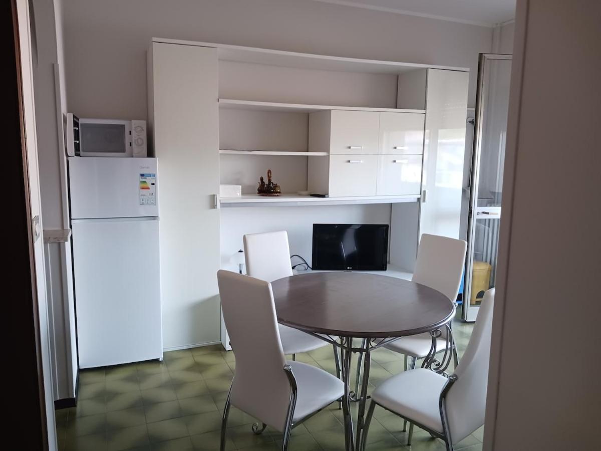 Alba Trilocale Vista Mare - 2 Da Letto Apartment Riccione