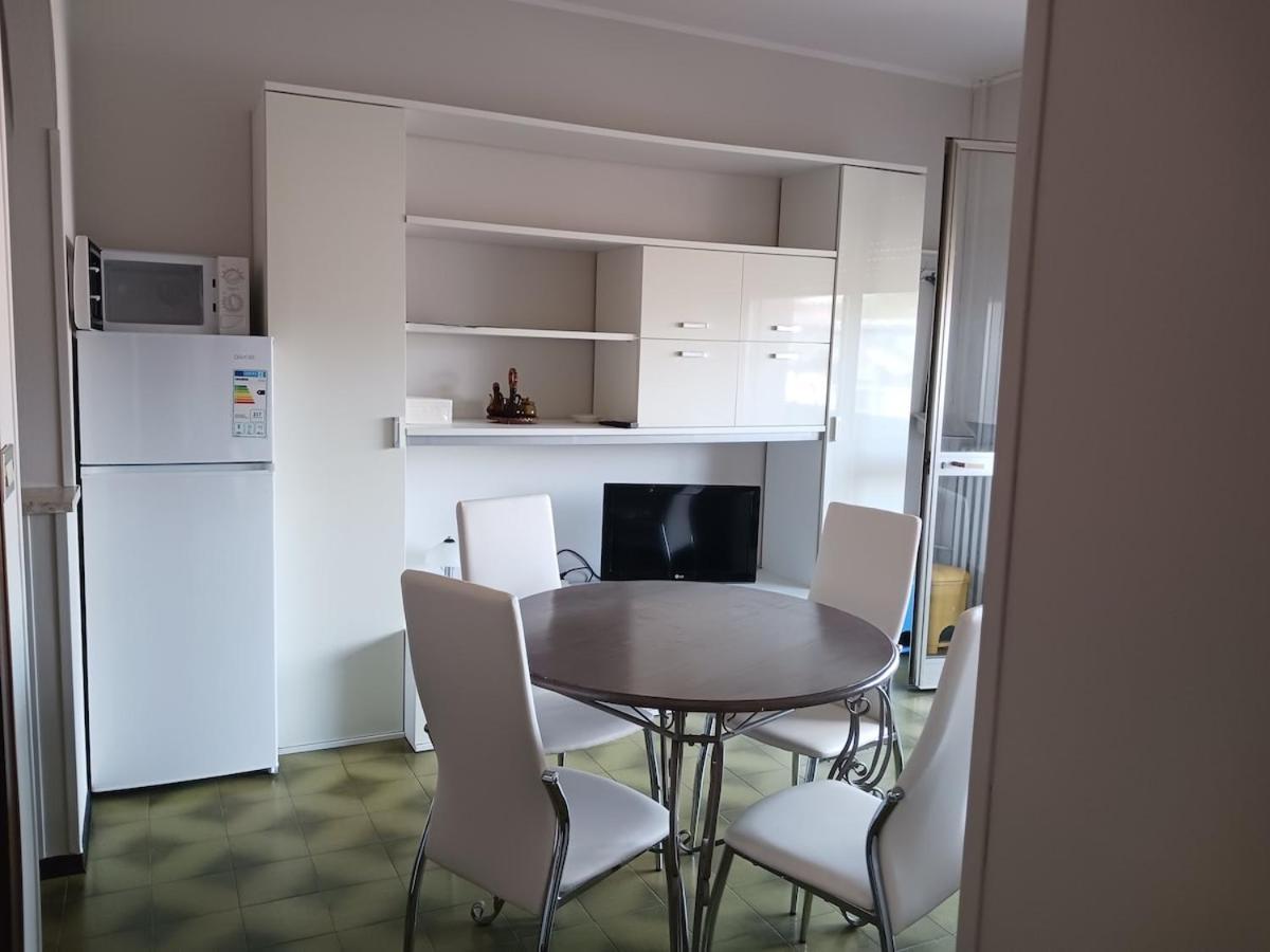 Alba Trilocale Vista Mare - 2 Da Letto Apartment Riccione