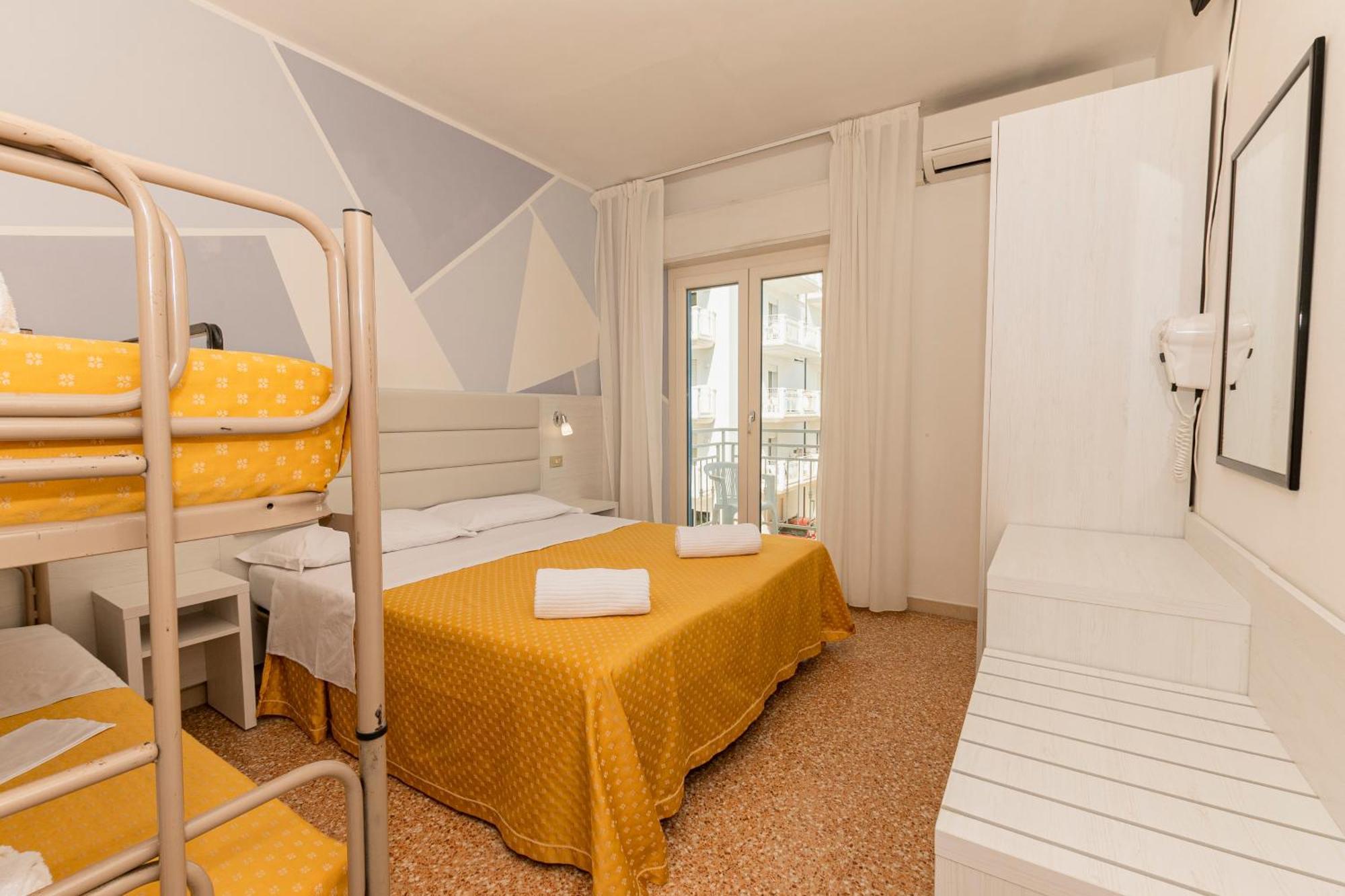 Angeles - Fronte Mare 3*