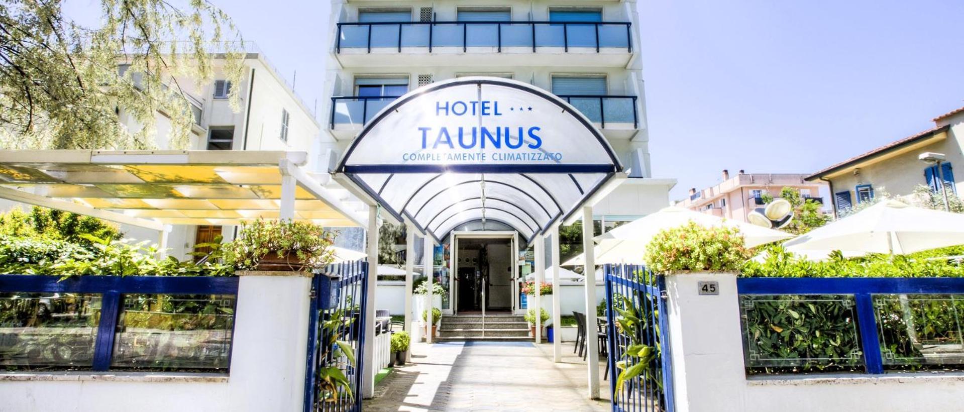Hotel Taunus - Vista Mare 3*