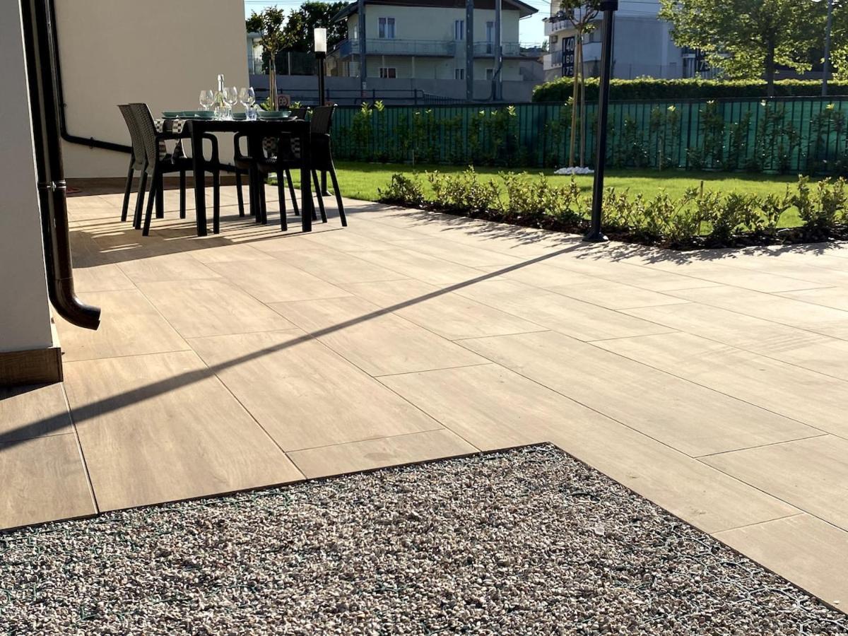 Appartamento Con Giardino Indipendente 250 Mt Dal Mare *