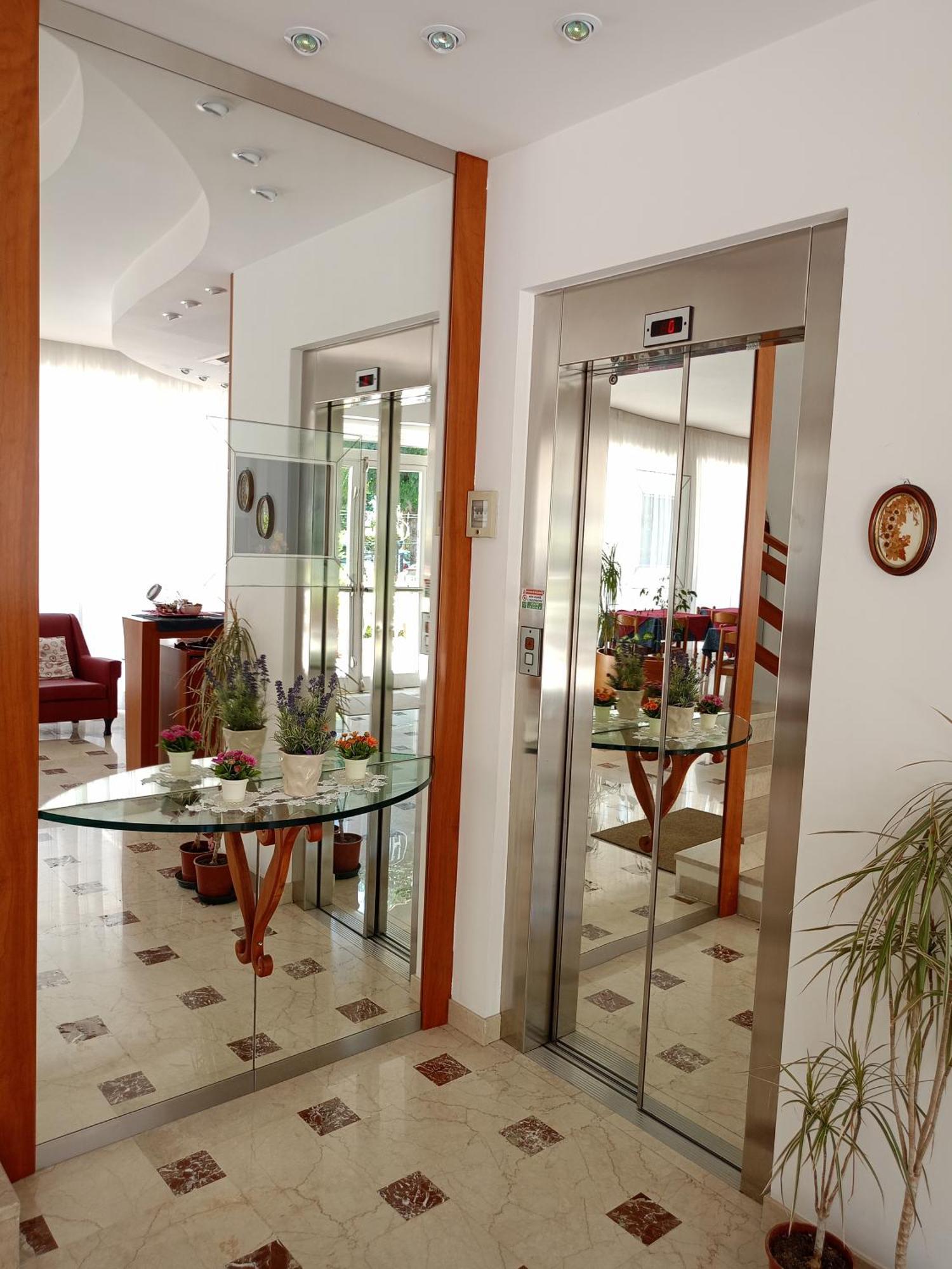 Rossella Hotel 2*