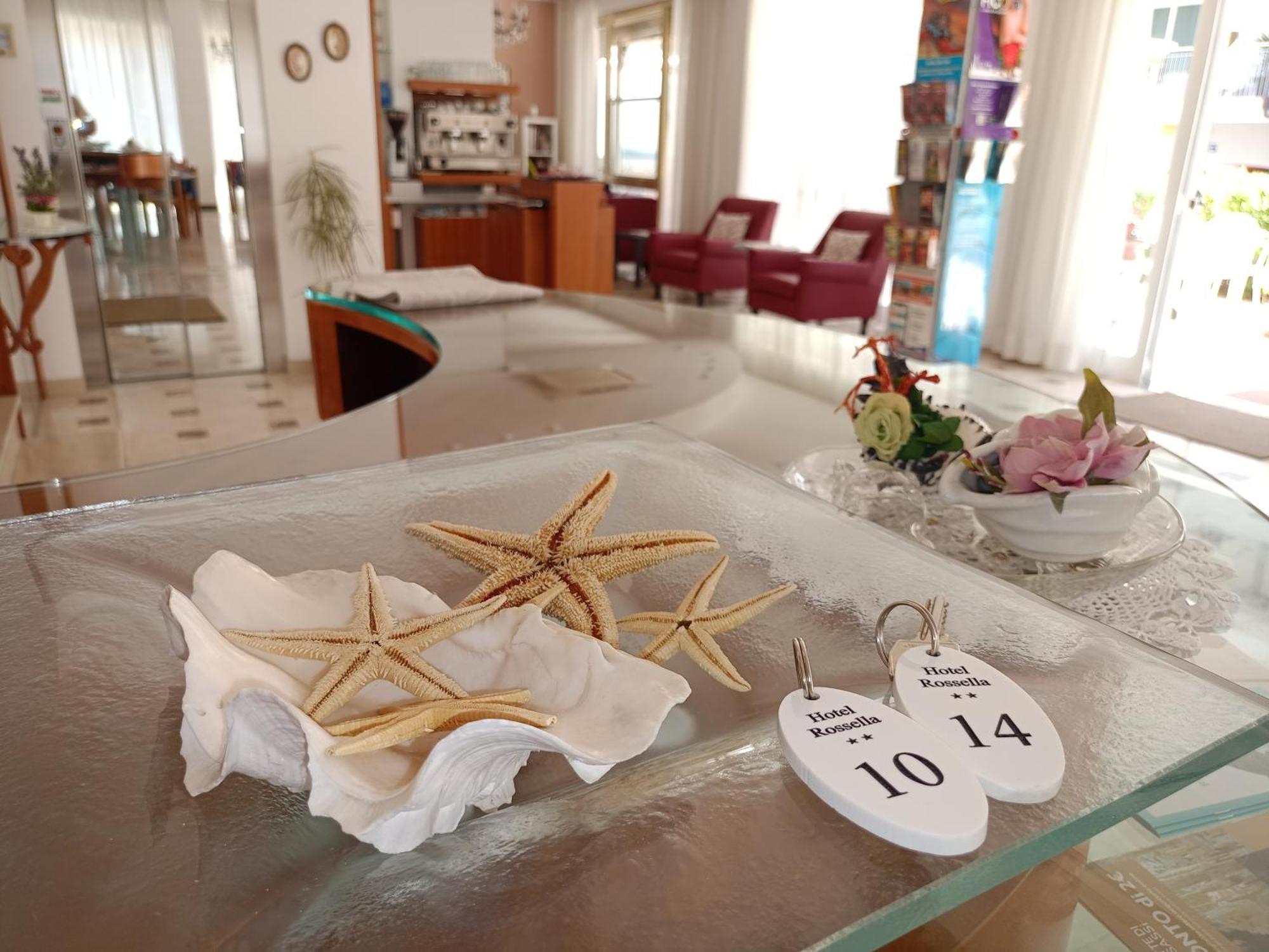 Rossella Hotel 2*