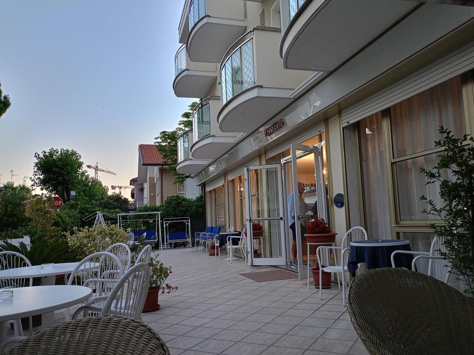 Rossella Hotel 2*