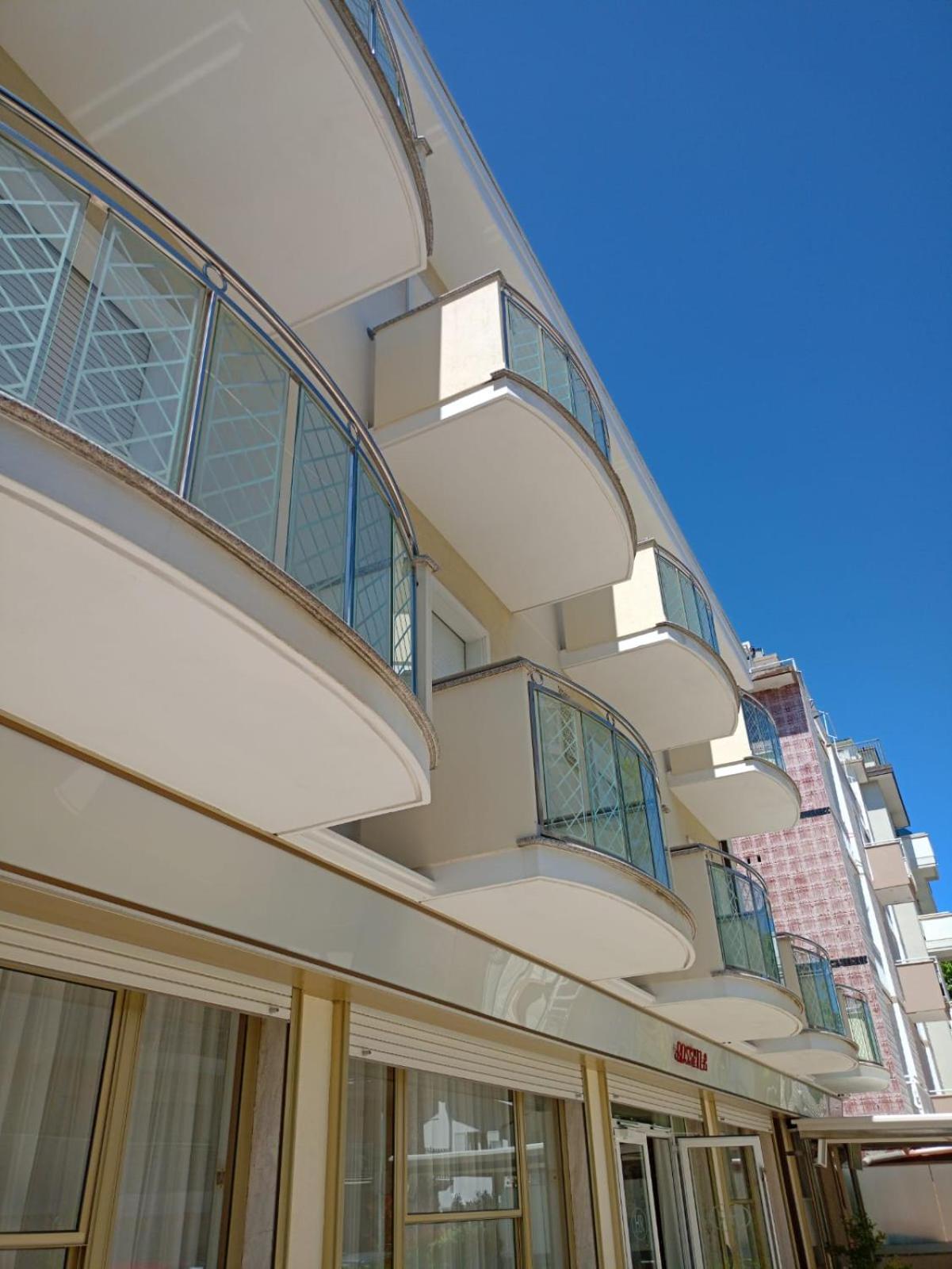 Rossella Hotel 2*