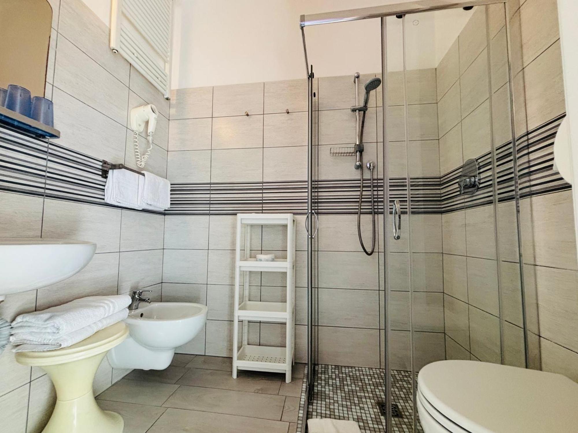 Hotel Iride Suite, Breakfast&brunch - Ideale Per Famiglie E Coppie Riccione