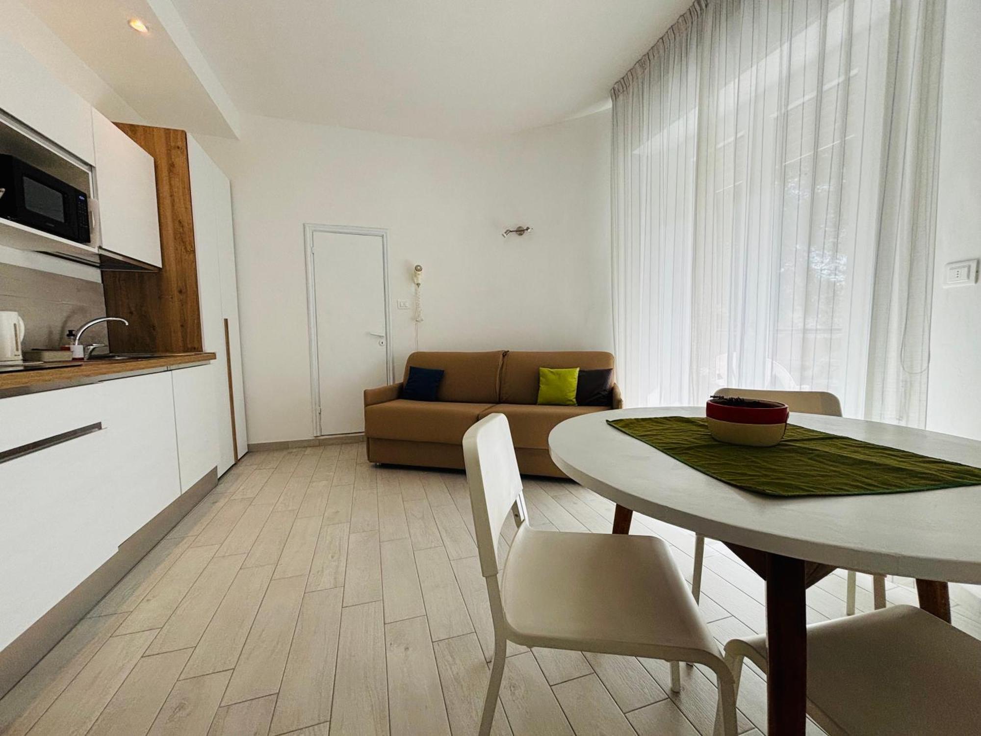 Hotel Iride Suite, Breakfast&brunch - Ideale Per Famiglie E Coppie 2*