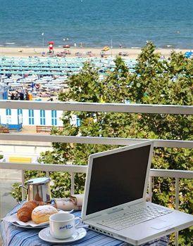 Angeles - Fronte Mare 3*