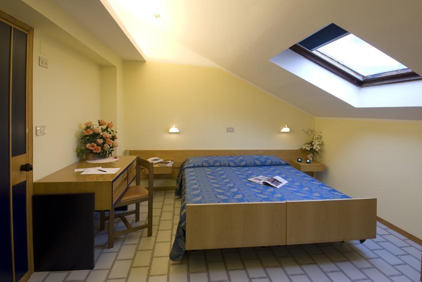 Nives Hotel 2*