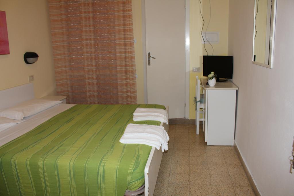 Star Hotel *