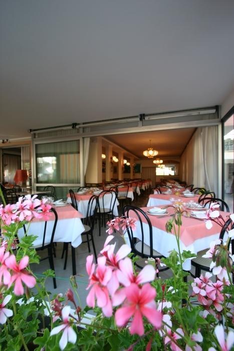 Santa Cecilia Hotel *