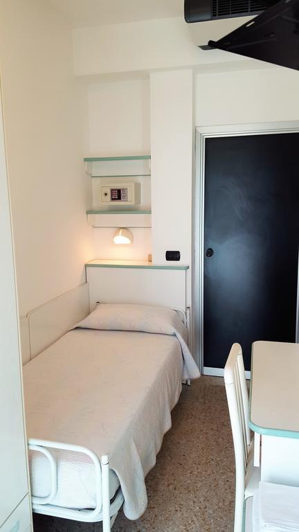 Hotel Trocadero 2*
