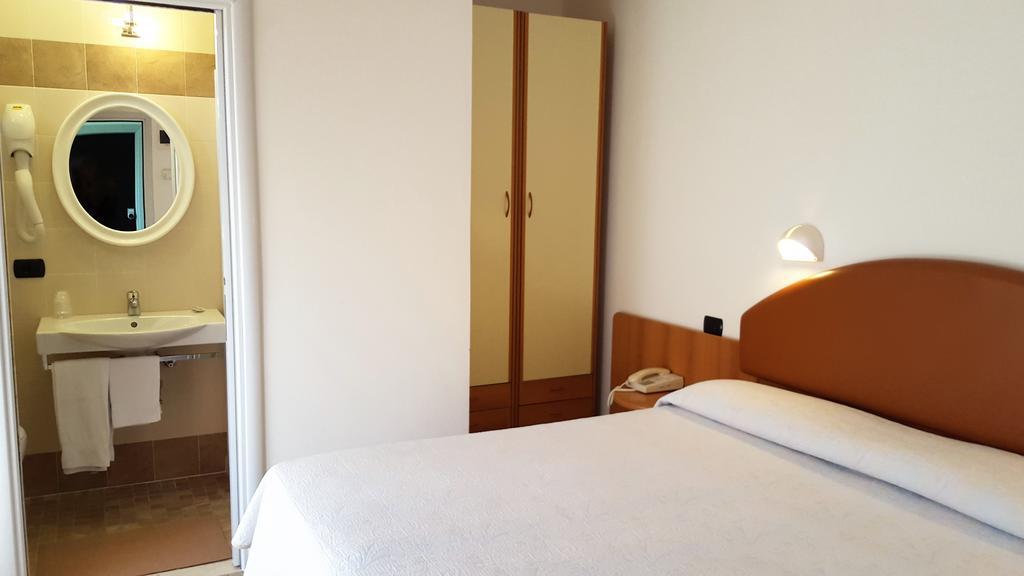 Hotel Trocadero 2*