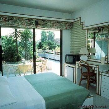 Hotel President - Vintage In Centro Riccione