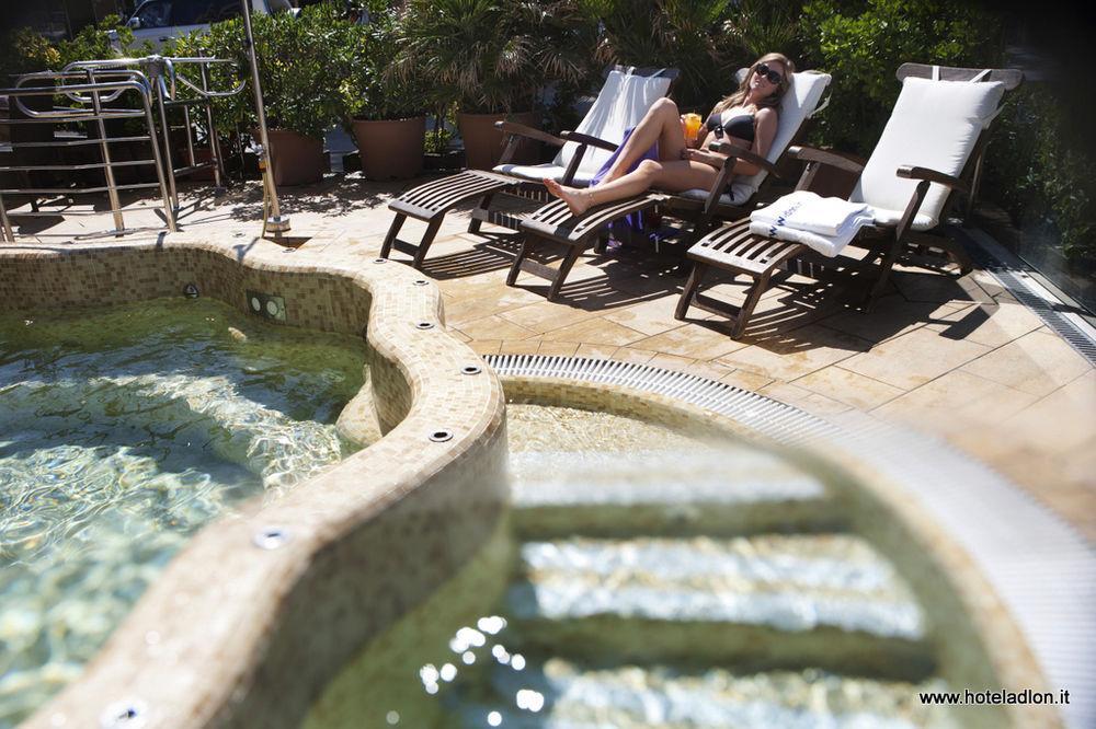 Adlon - Fronte Mare 3* Riccione