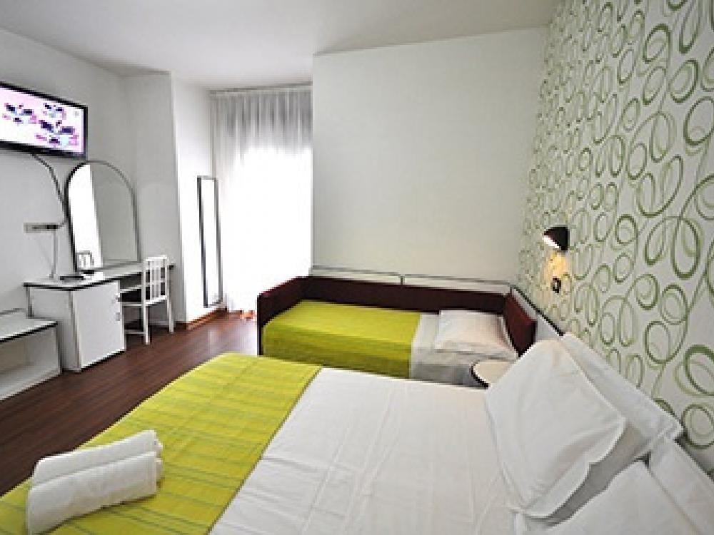 Adelphi Hotel