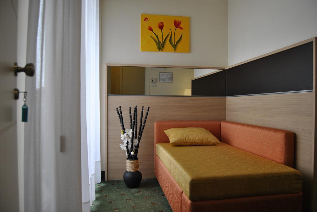 Augustus Hotel