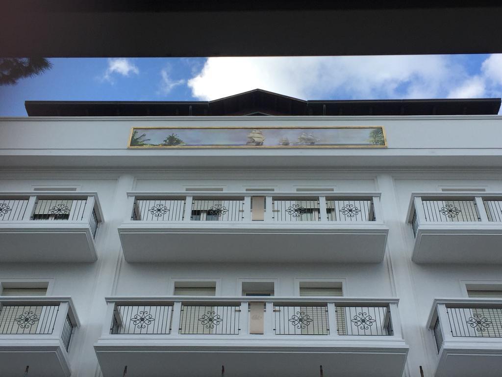 Veliero Aparthotel 4*