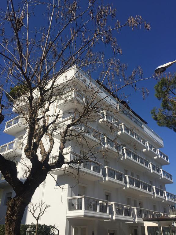 Veliero Aparthotel 4*