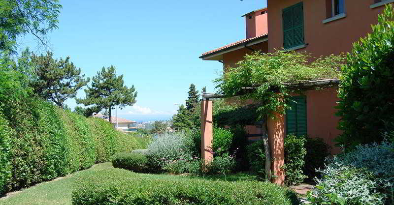 Aparthotel Residenze Al Colle Dei Pini 3*