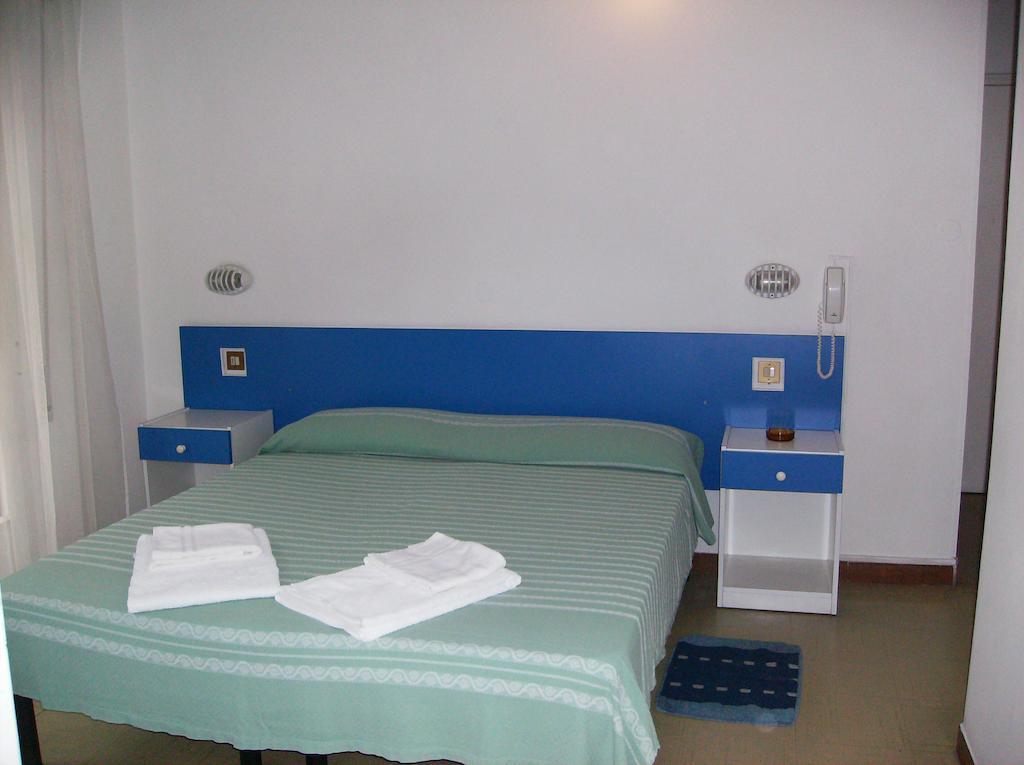 Lorena Hotel *