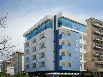 Commodore Hotel 3*