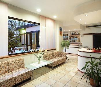 Jolie Hotel