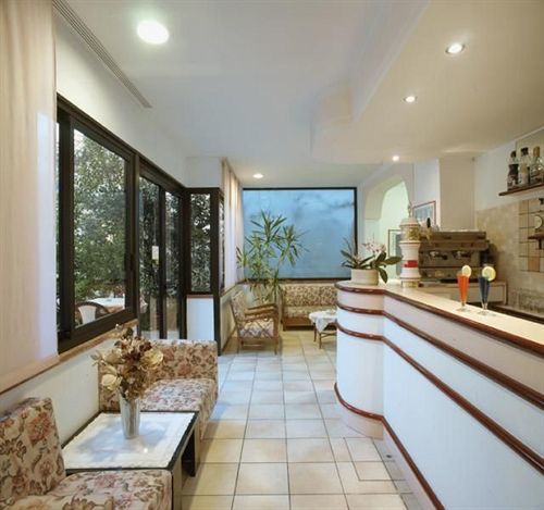 Jolie Hotel