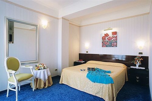 Admiral Hotel 3*