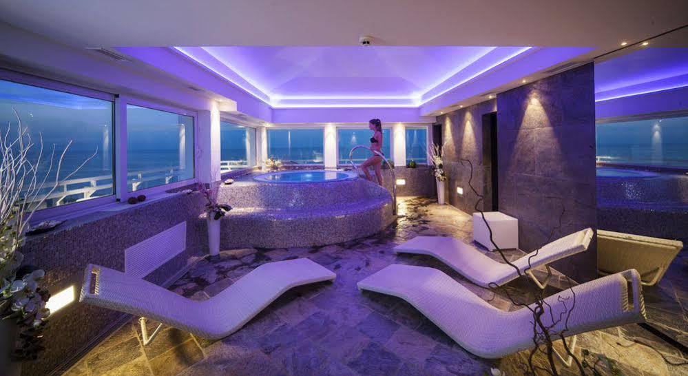 Adlon - Fronte Mare Hotel