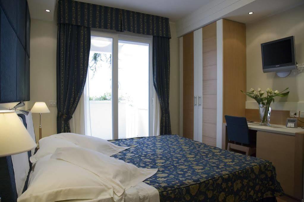 England 4* Riccione