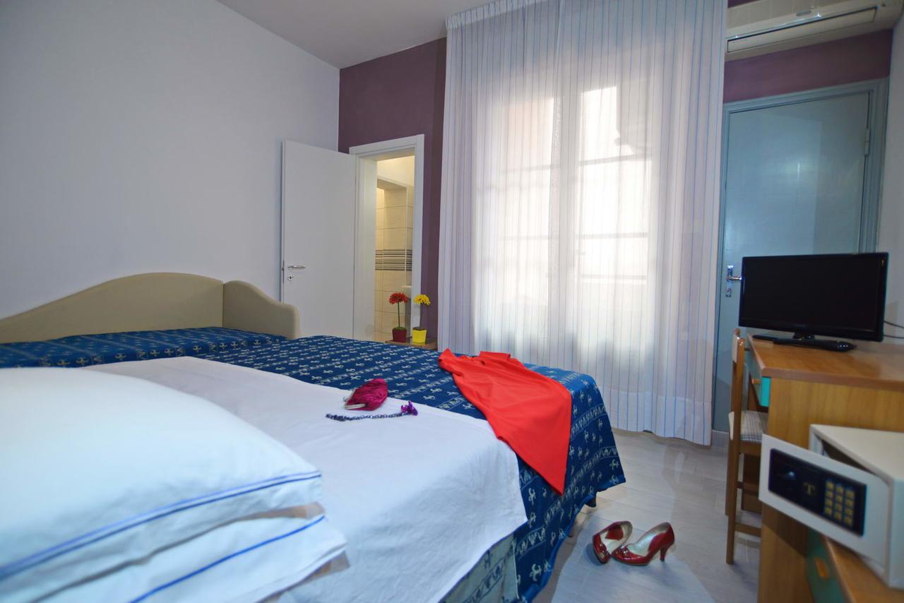 Hotel Iride Suite, Breakfast&brunch - Ideale Per Famiglie E Coppie Riccione