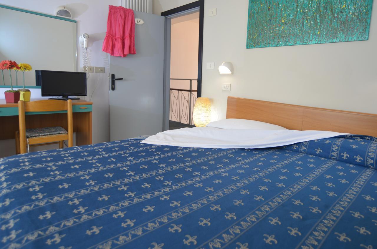 Hotel Iride Suite, Breakfast&brunch - Ideale Per Famiglie E Coppie Riccione