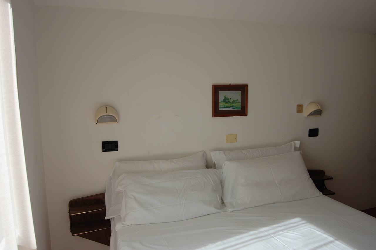 Hotel Flores *