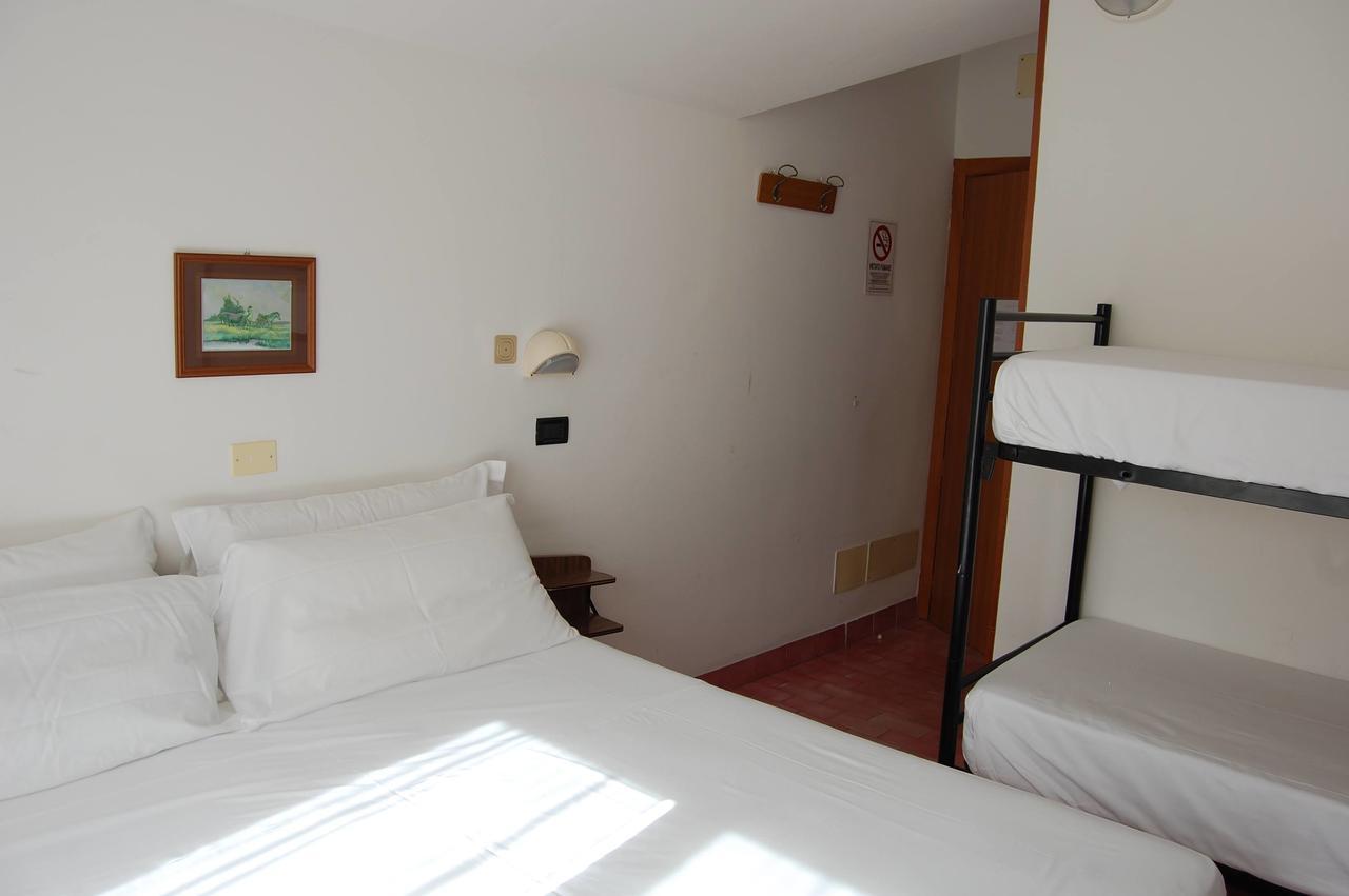 Hotel Flores *