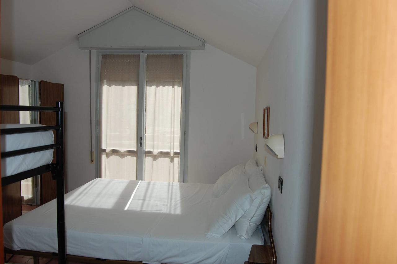 Flores Hotel *
