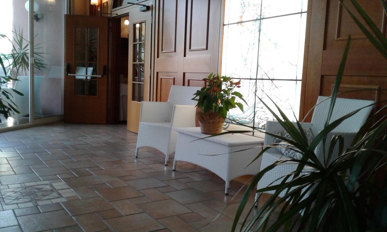Trevi Riccione, In Centro Sul Mare Con Cucina 3* Riccione