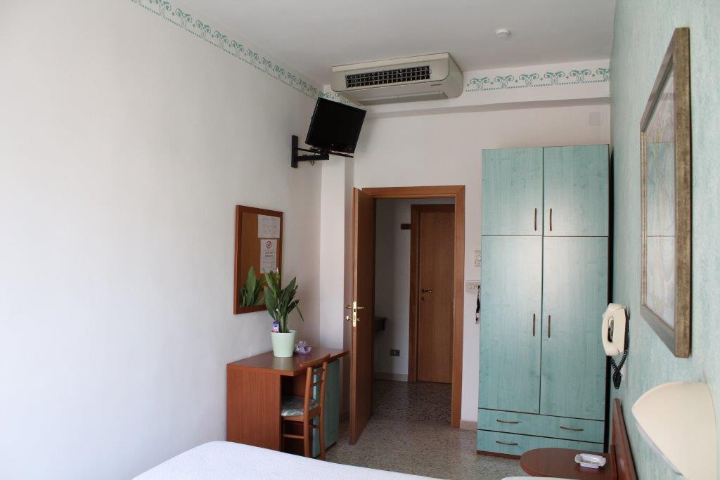 Hotel Junior 2*