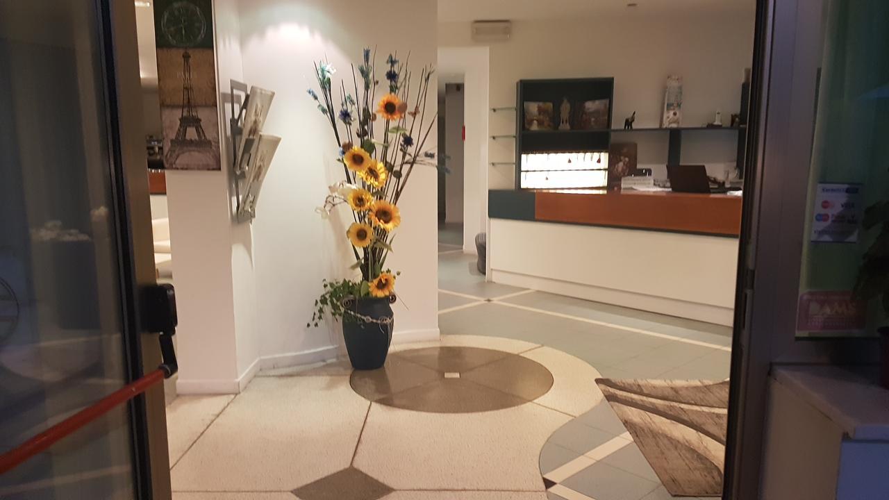 Hotel Fucsia 2*