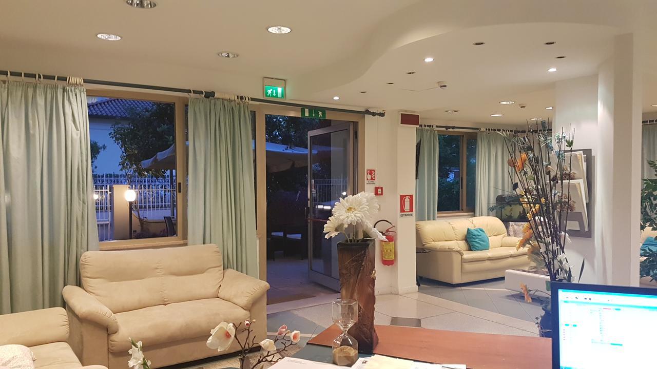 Fucsia Hotel 2*