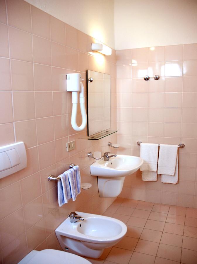 Universal Hotel 2*