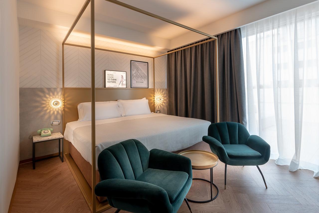 Hotel The Box 4*