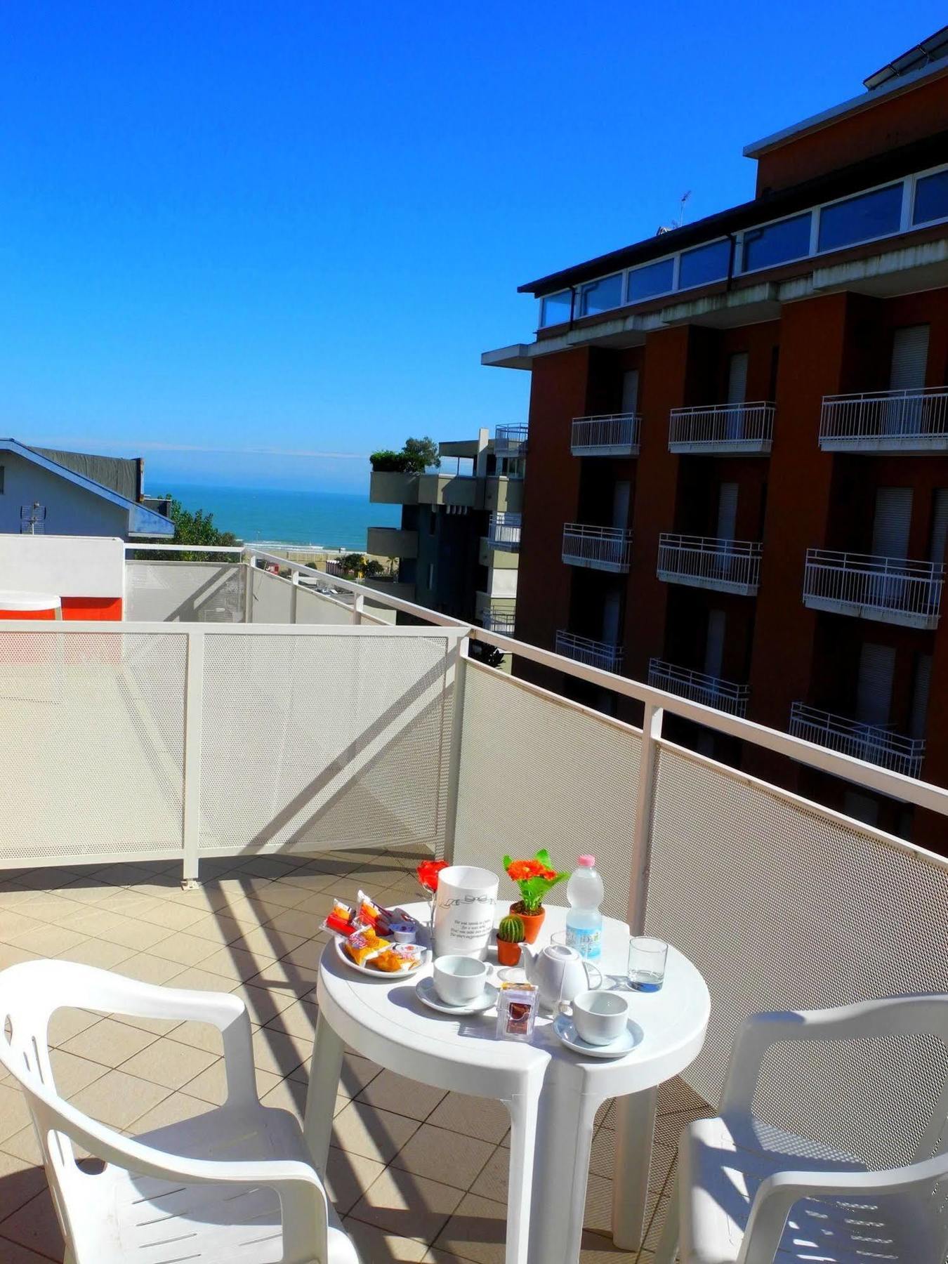 Tritone Hotel 3*