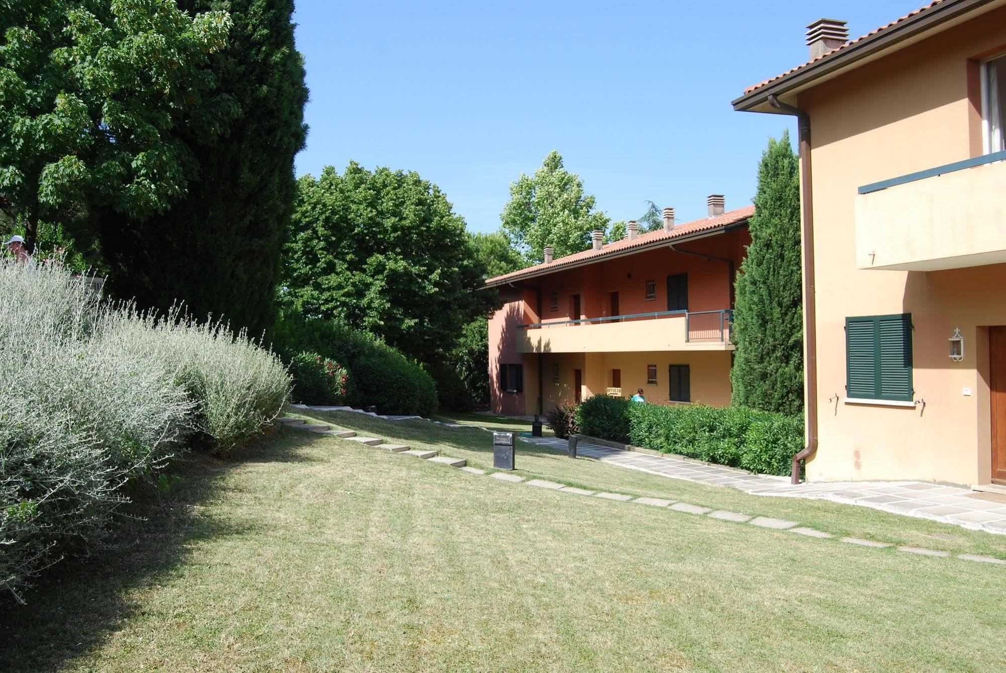 Aparthotel Residenze Al Colle Dei Pini 3*