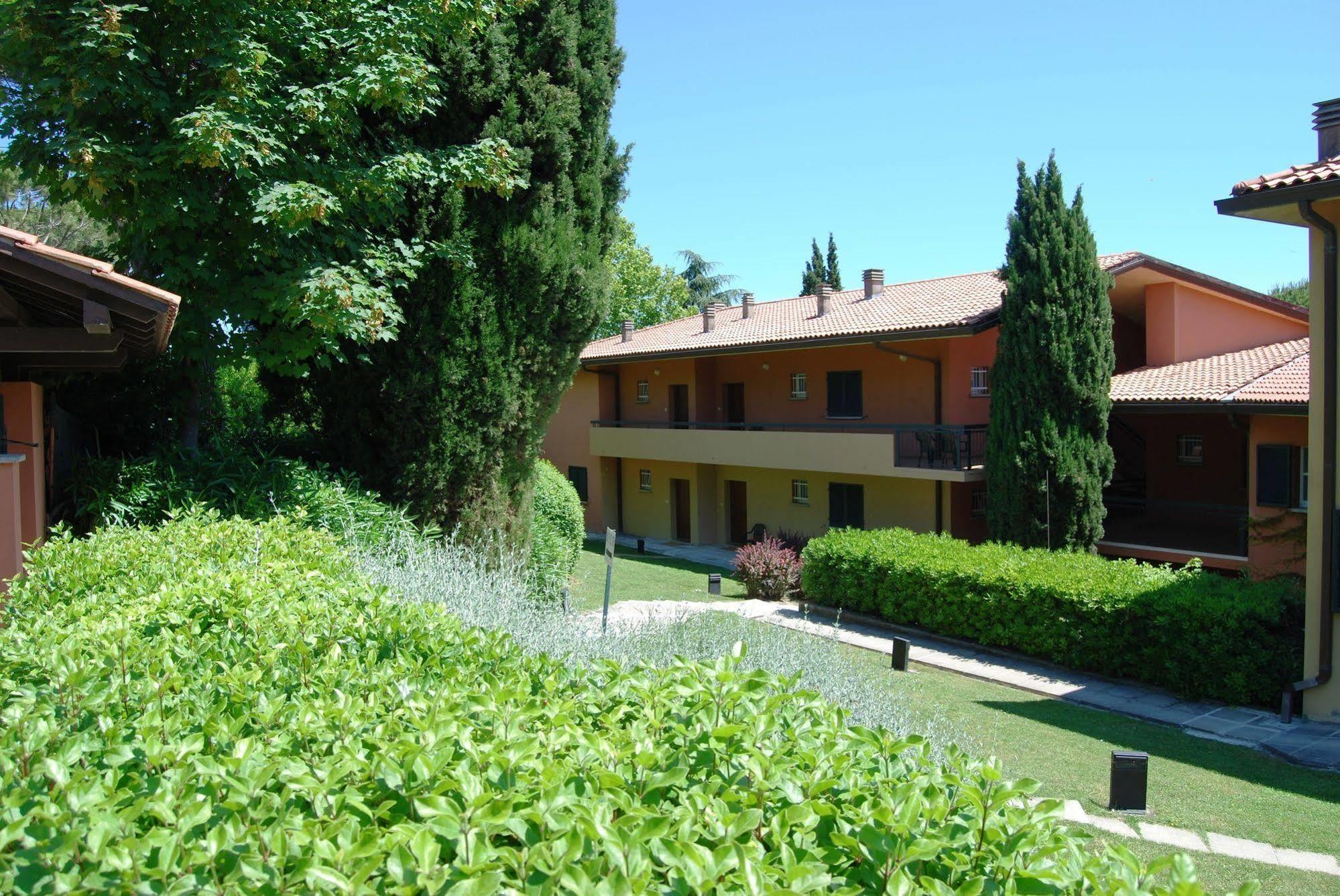Residenze Al Colle Dei Pini Aparthotel 3*