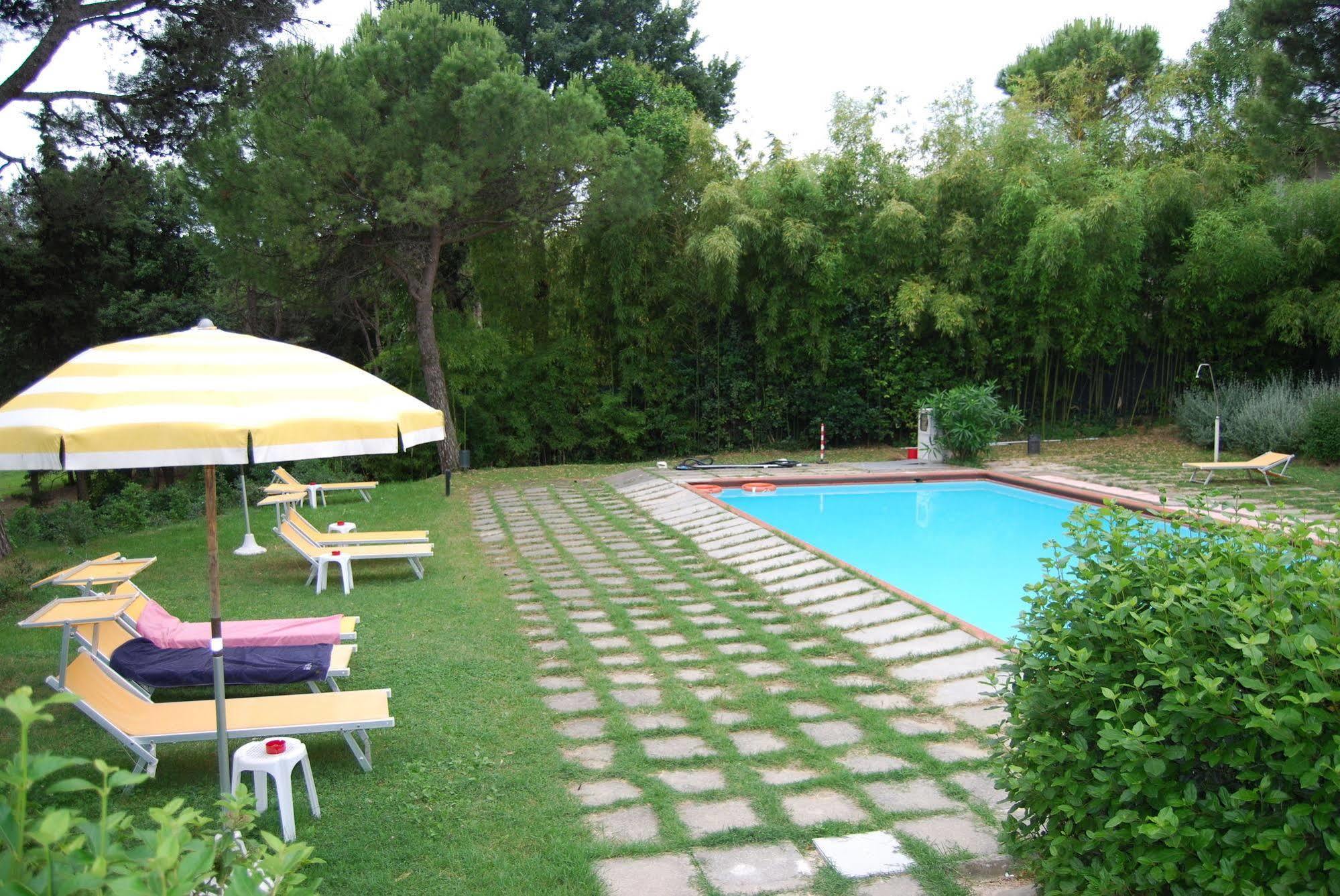 Residenze Al Colle Dei Pini Aparthotel 3*