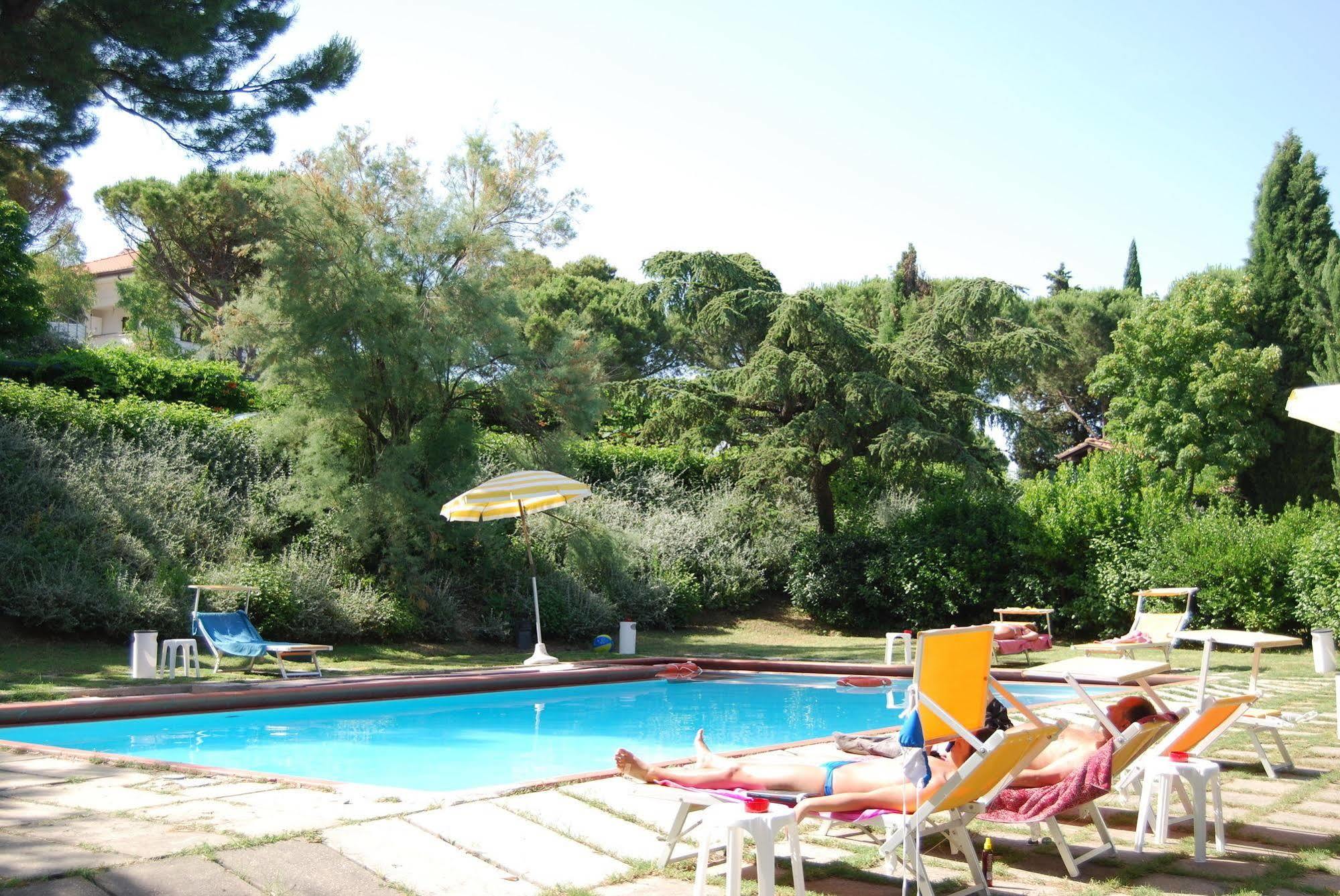 Residenze Al Colle Dei Pini Aparthotel